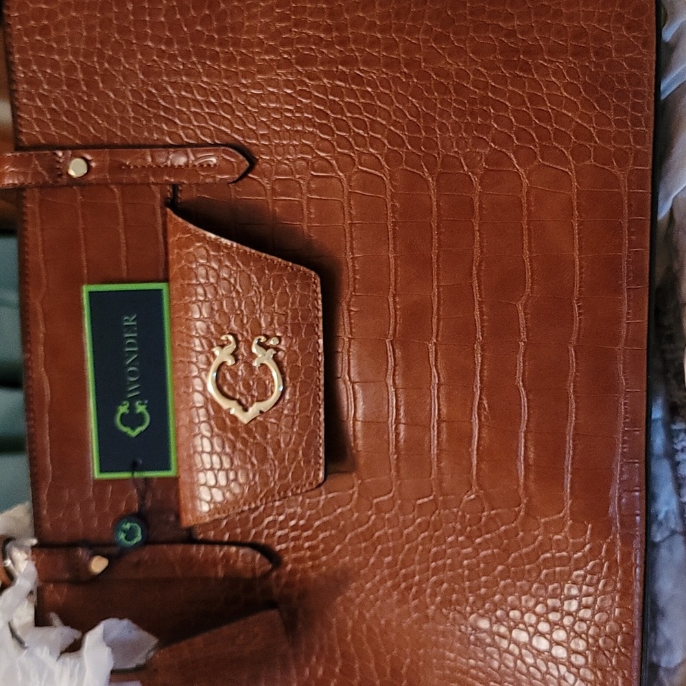 C. Wonder tote bag